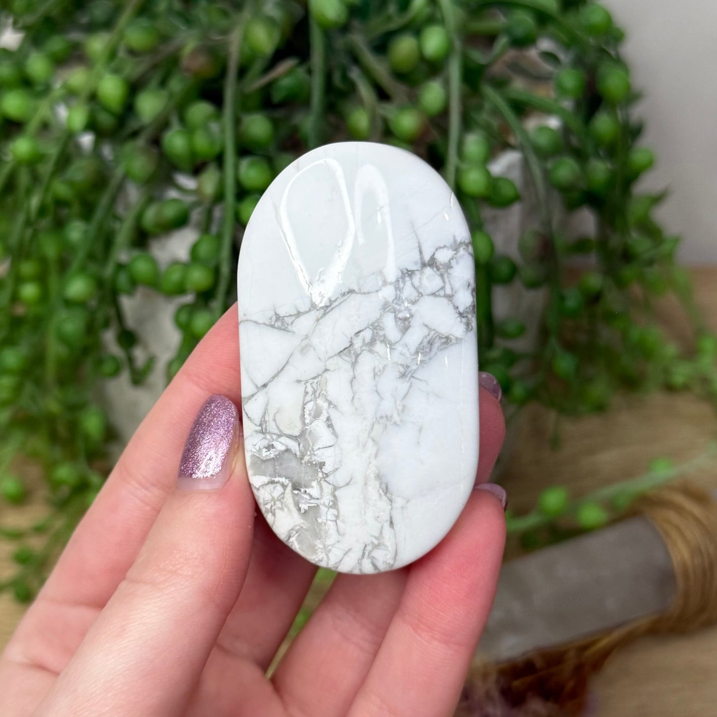 Howlite Palm Stone (9A)