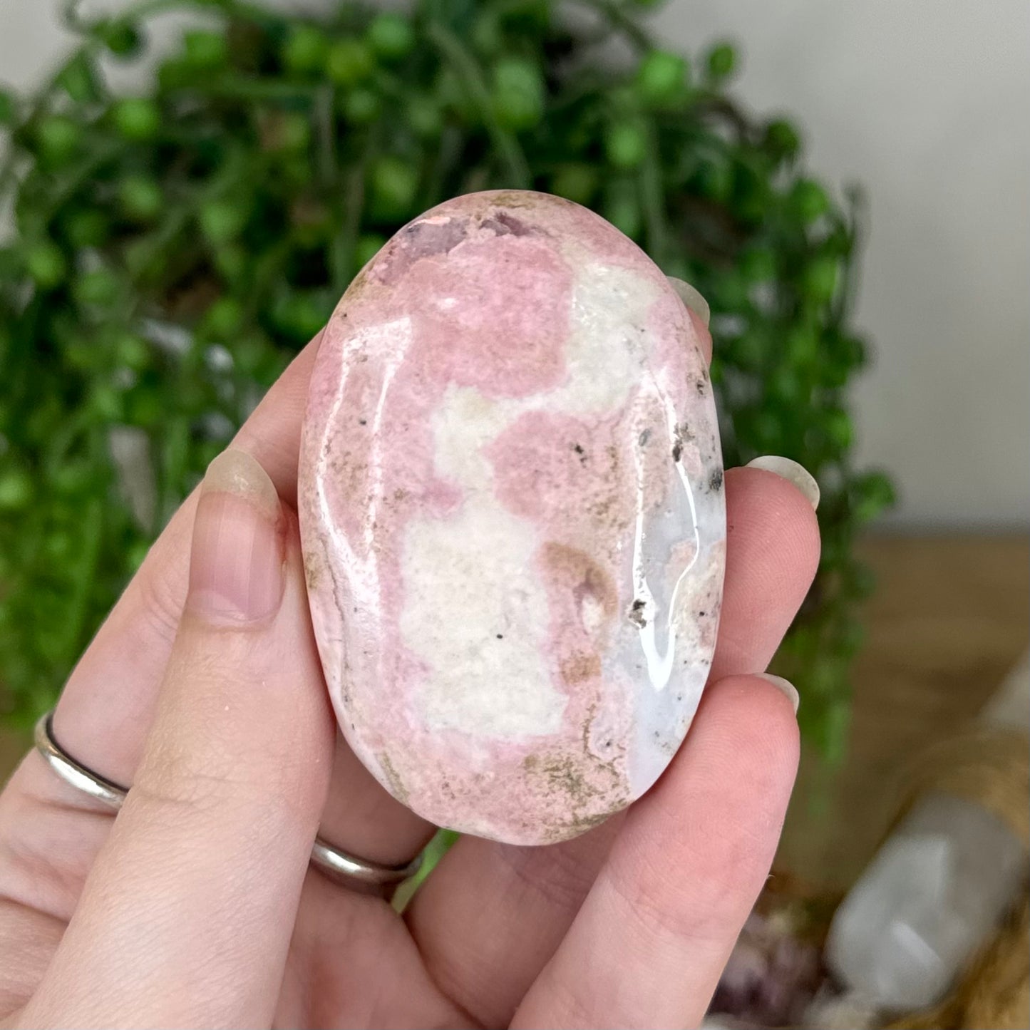 Peruvian Rhodonite Palm Stone (Q105)