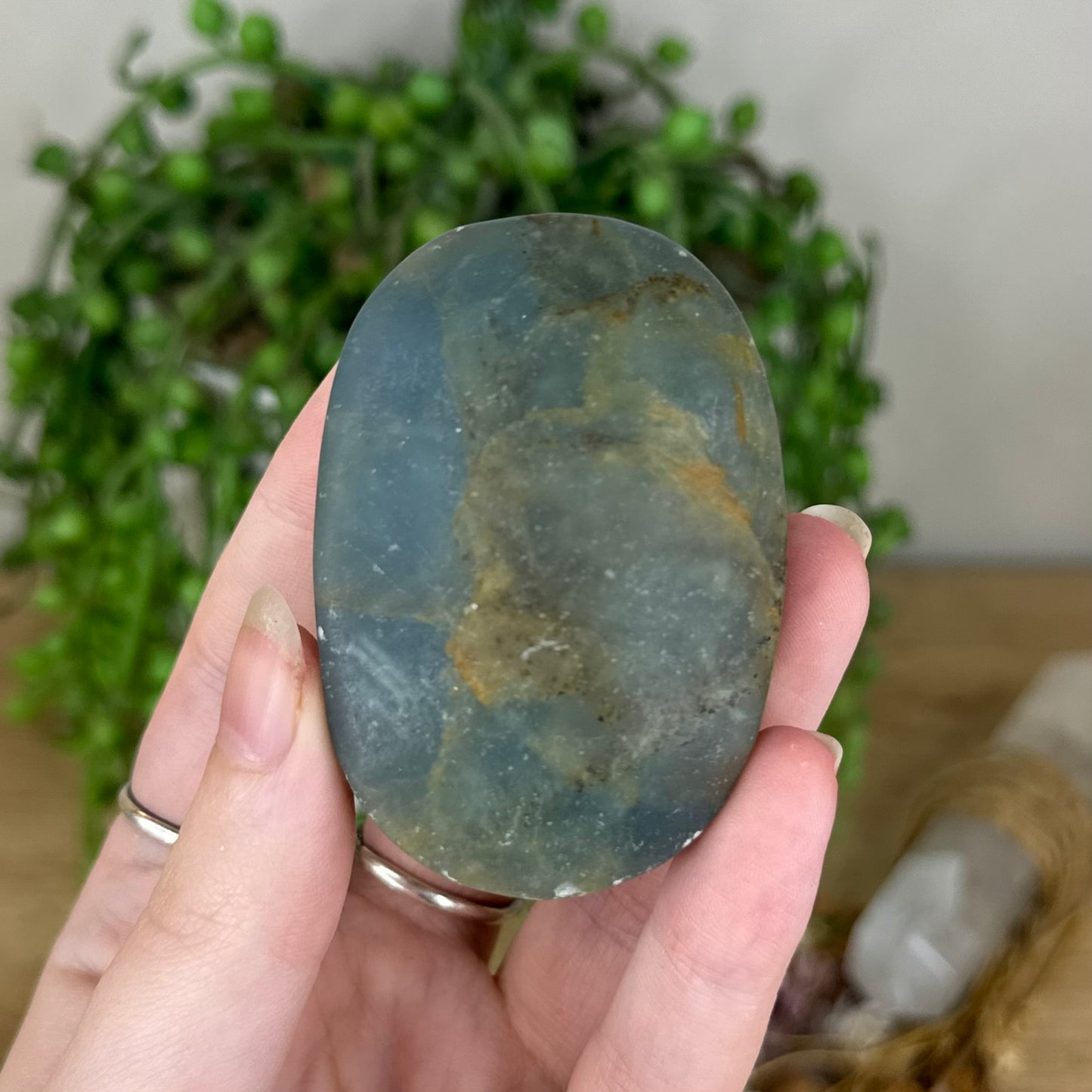 Blue Onyx Palm Stone (Q91)