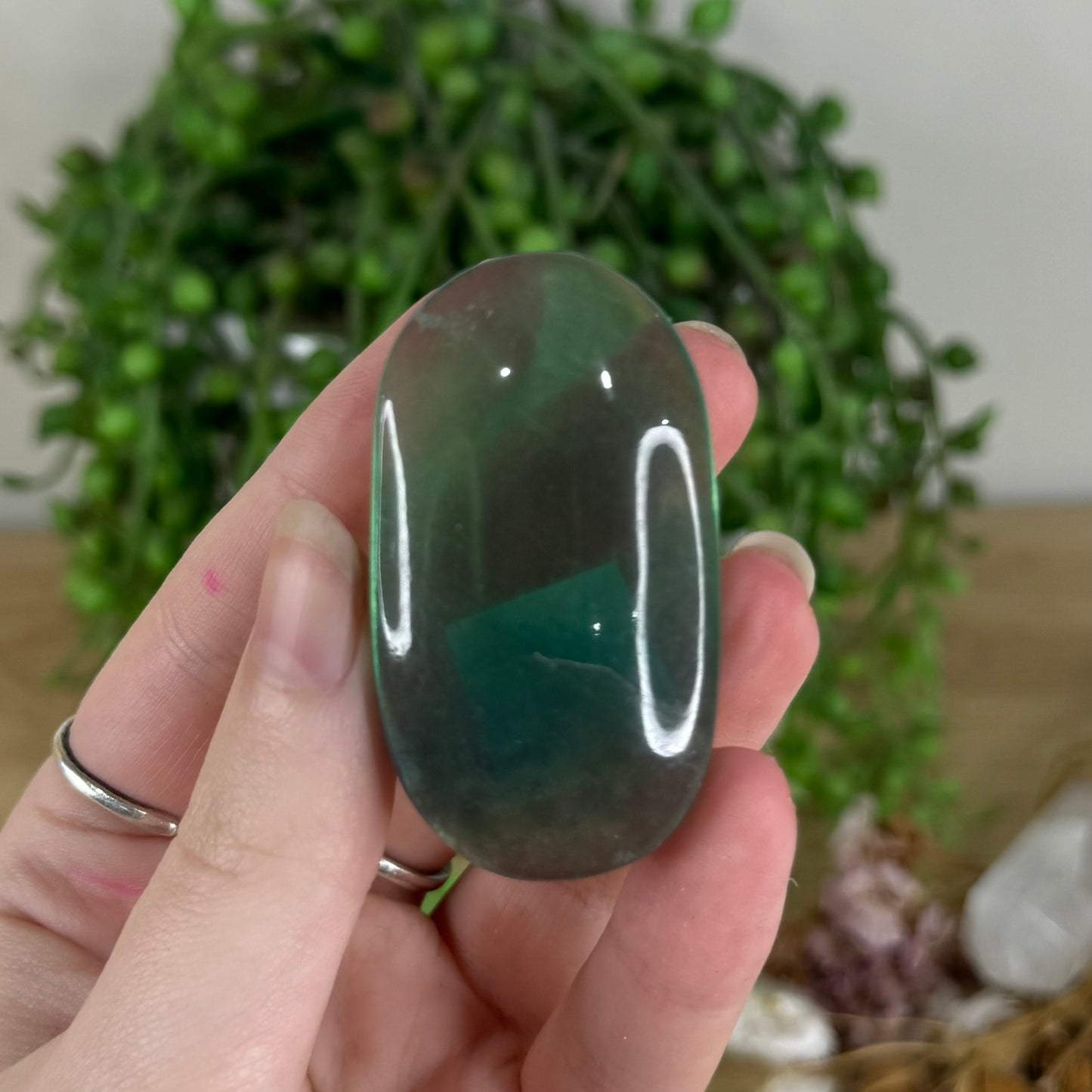 Fluorite Palm Stone (Q872)