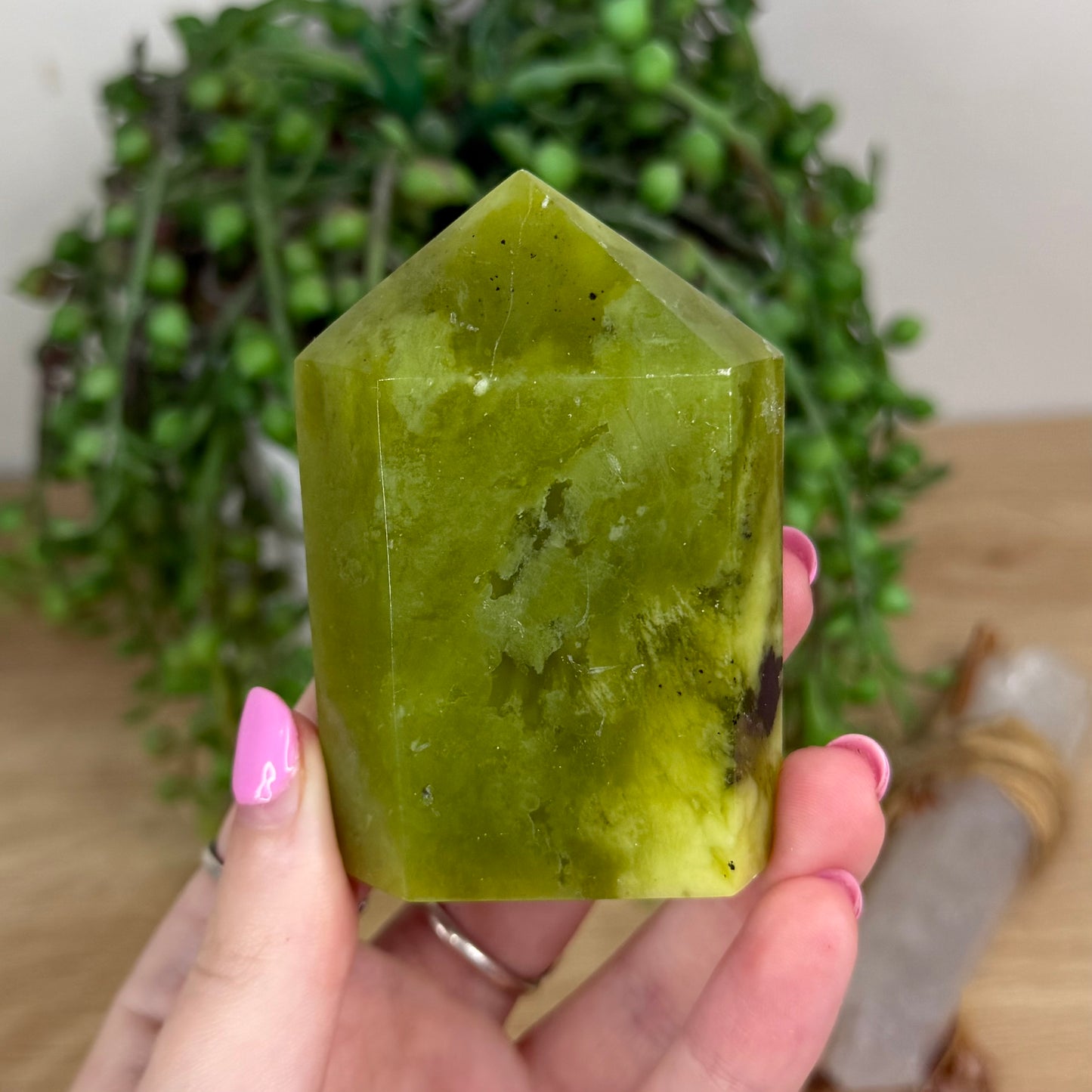 Vesuvianite Domino Point (X513)