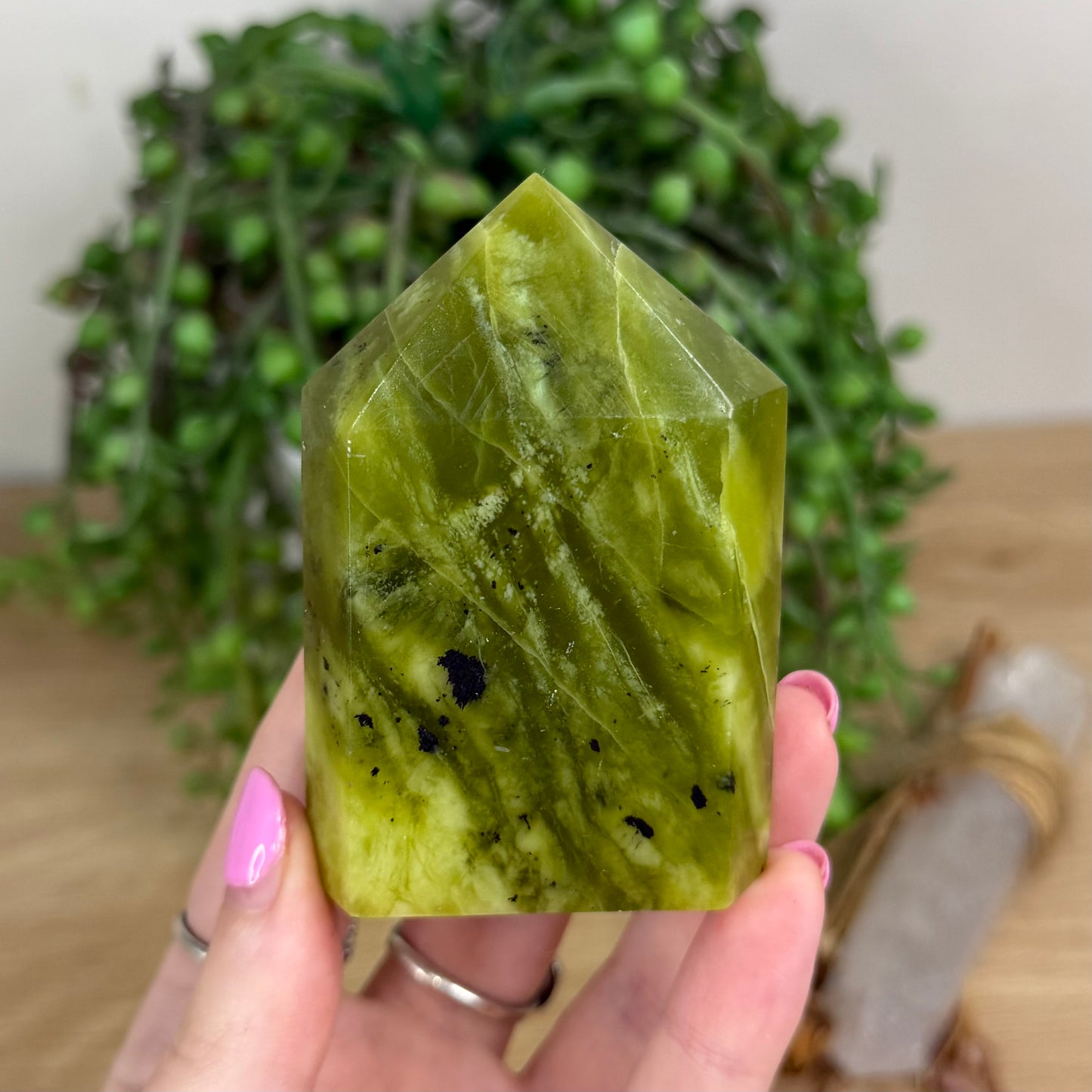 Vesuvianite Domino Point (X514)
