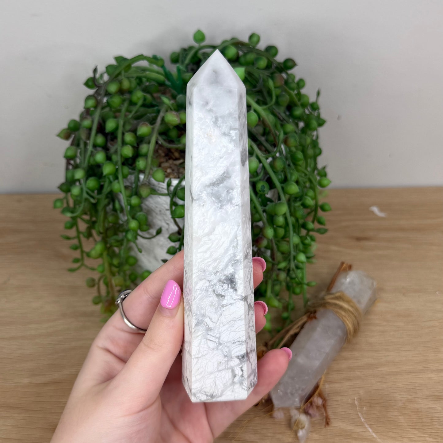 Howlite Point (X903)