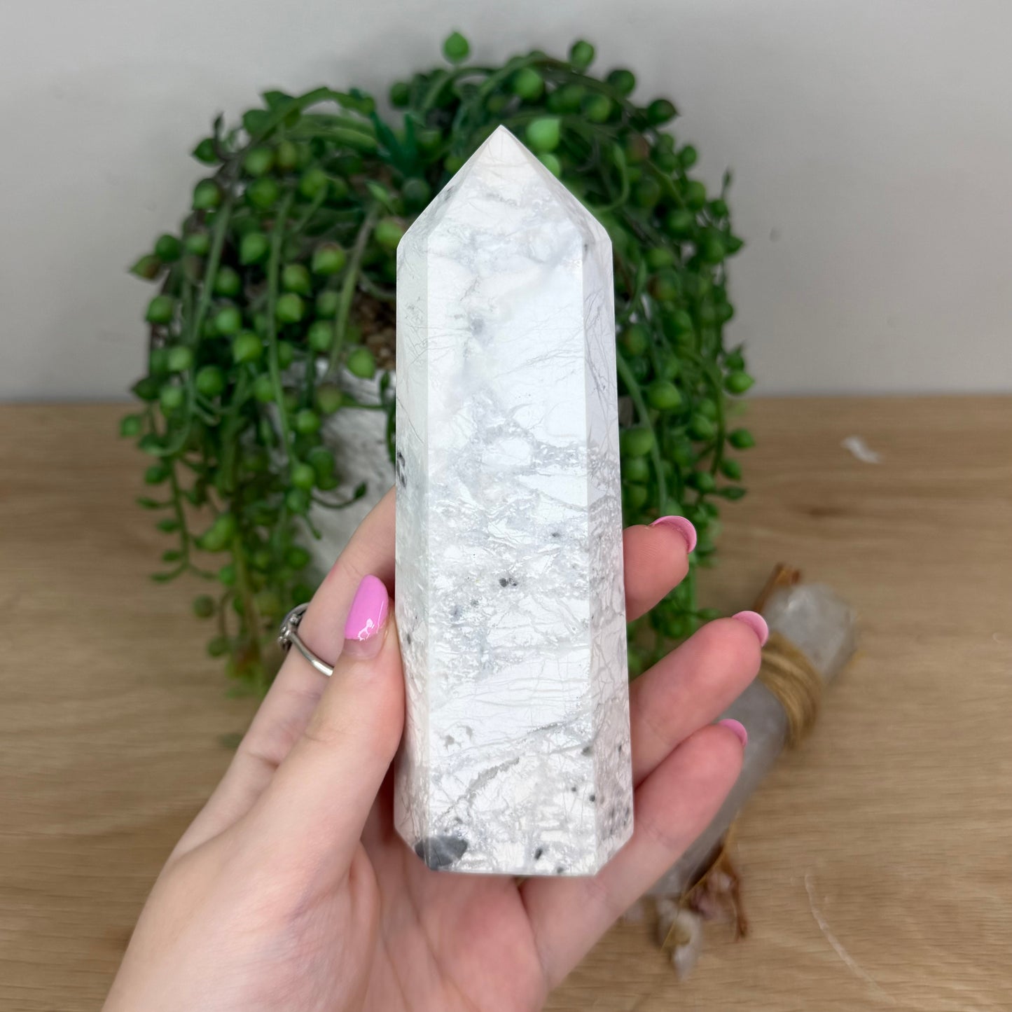 Howlite Point (X904)