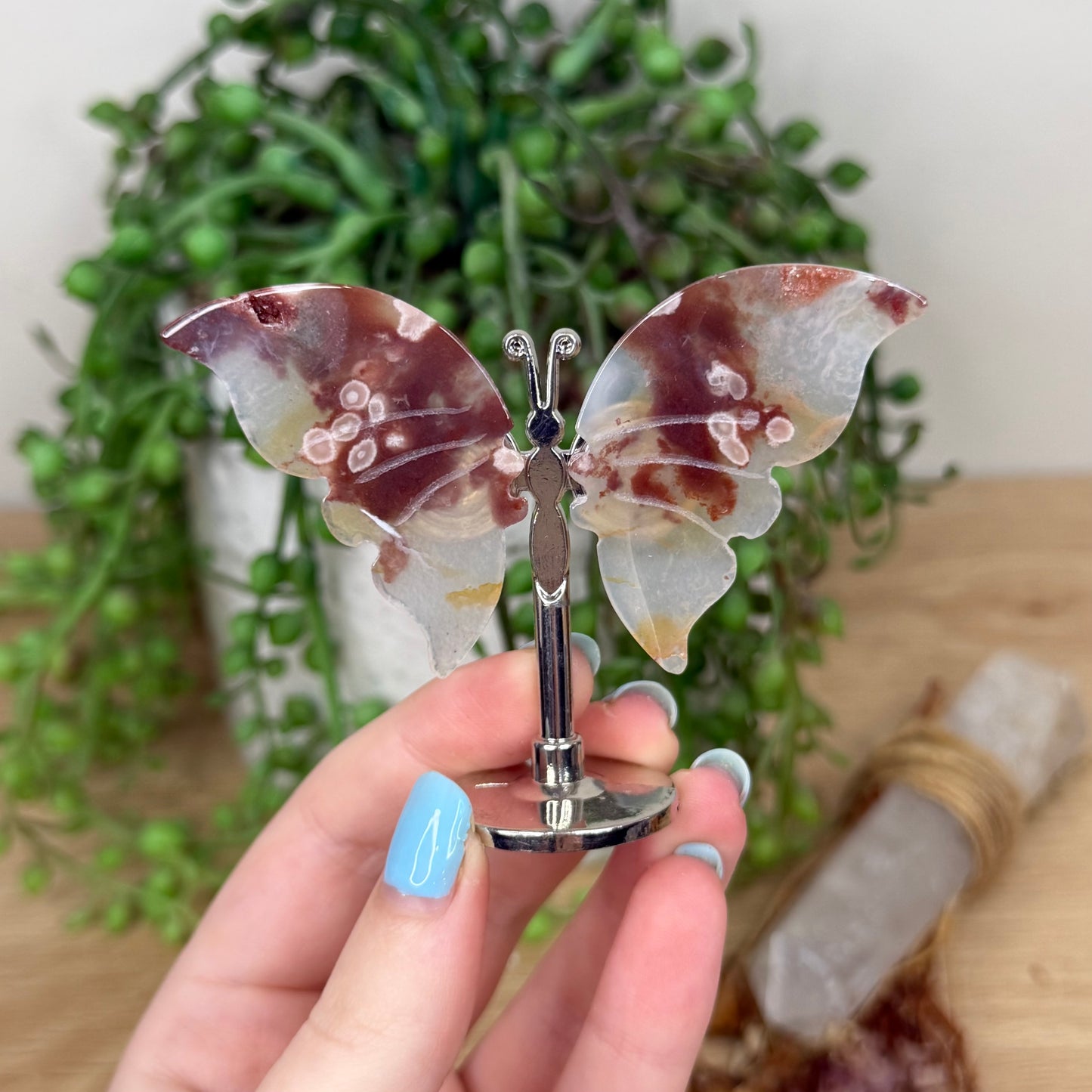 Flower Agate Butterfly Wings On Stand (Z125)