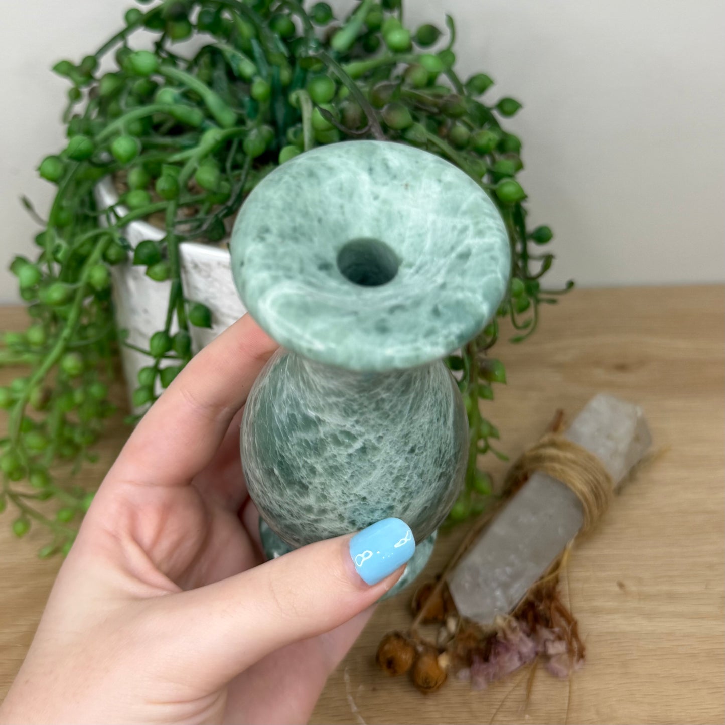 Green Jade Vase (Z70)