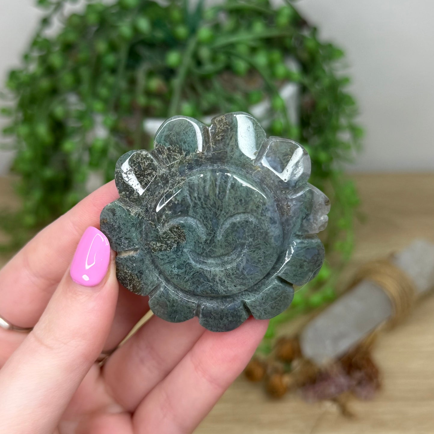 Moss Agate Flower On Stand (Z343)