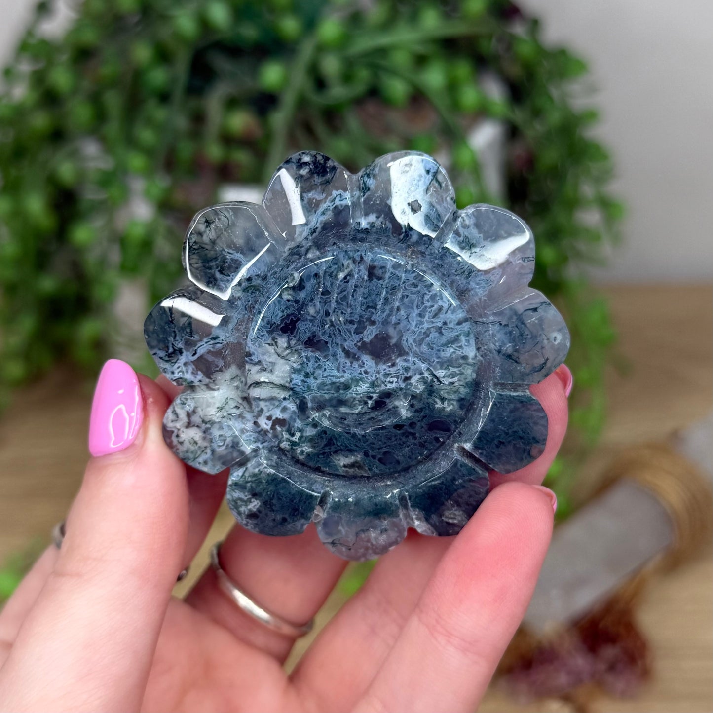 Moss Agate Flower On Stand (Z344)