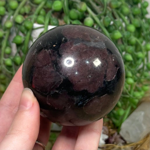 Garnet Sphere (J752)