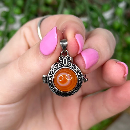 Carnelian Locket Pendant (Z624)