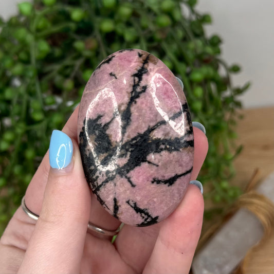 Rhodonite Palm Stone (U765)