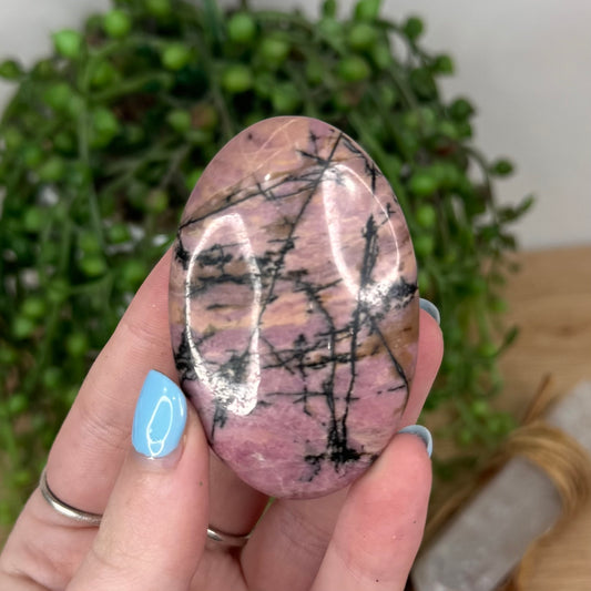 Rhodonite Palm Stone (U764)