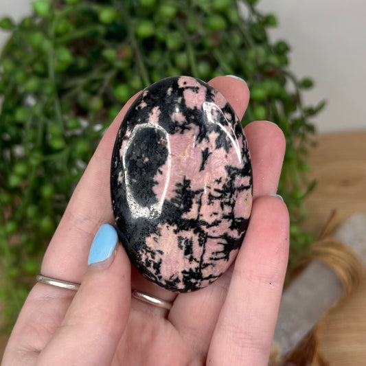 Rhodonite Palm Stone (U763)