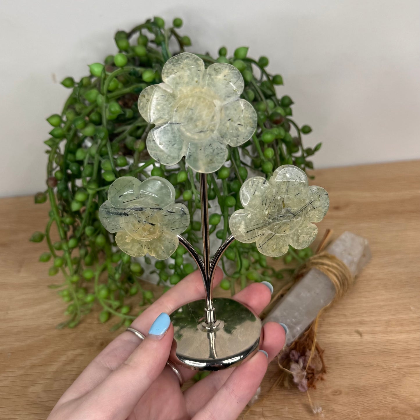 Prehnite Flowers On Stand (U668)