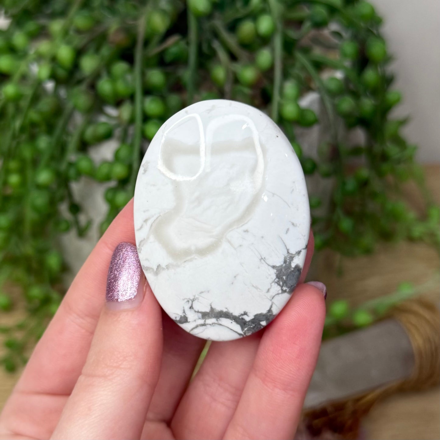 Howlite Palm Stone (7A)