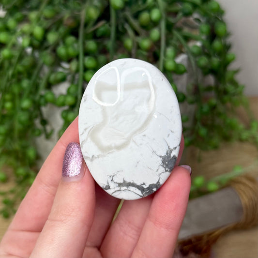 Howlite Palm Stone (7A)