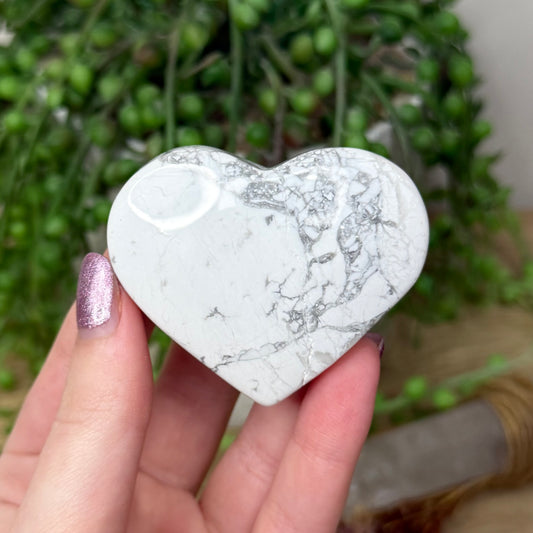 Howlite Heart (17A)