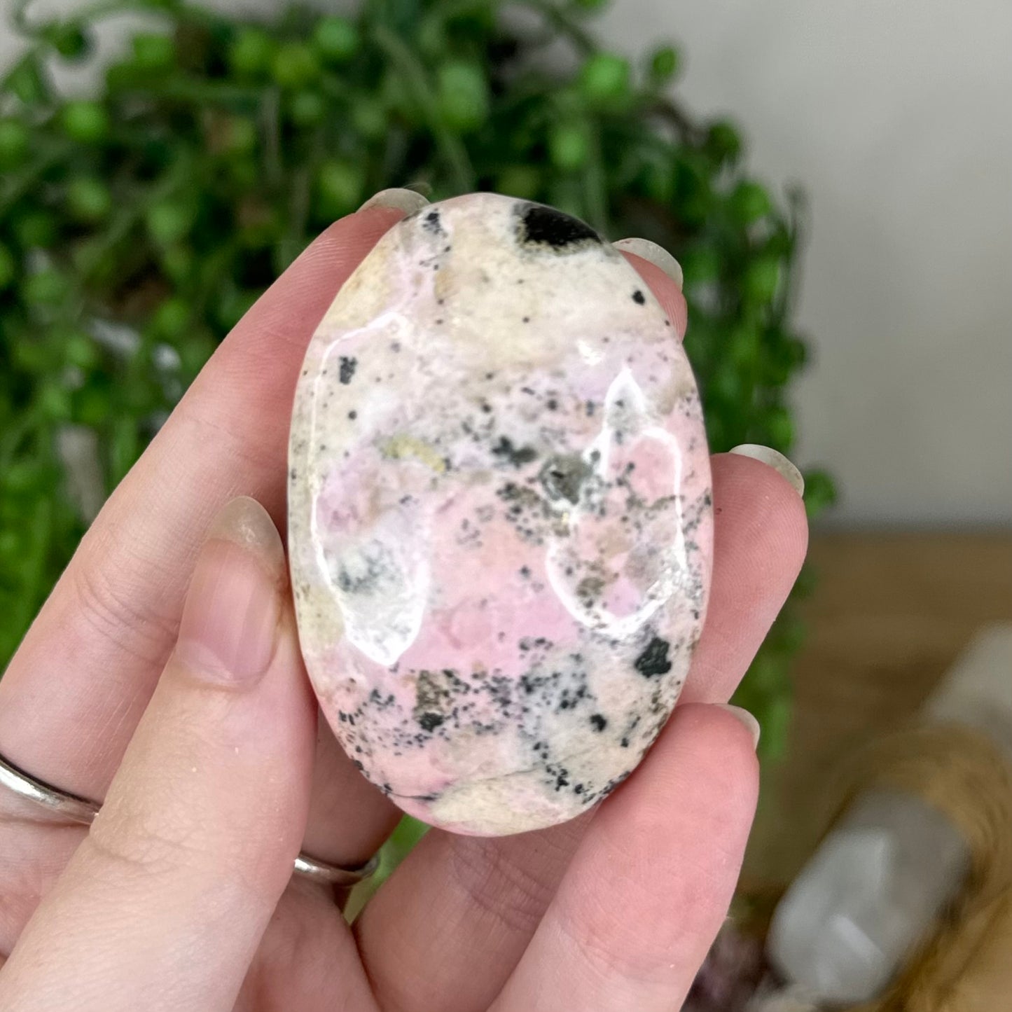Peruvian Rhodonite Palm Stone (Q104)