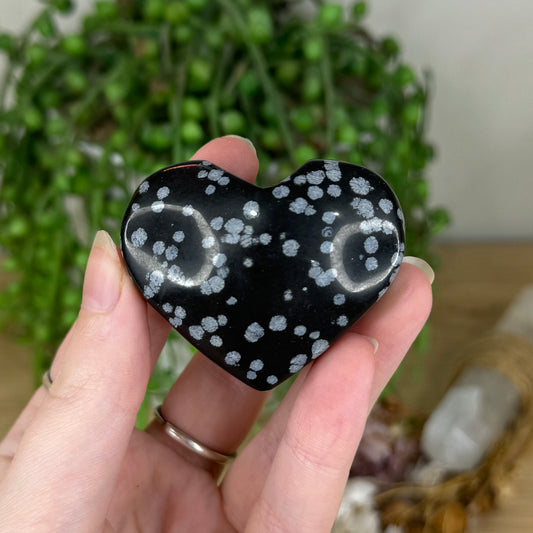 Snowflake Obsidian Heart (Q65)