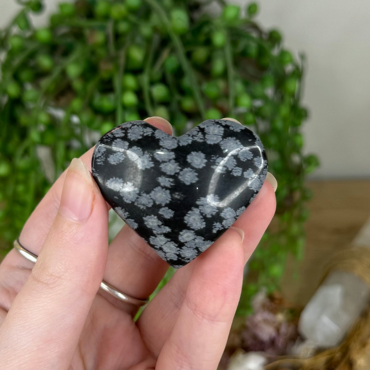 Snowflake Obsidian Heart (Q60)
