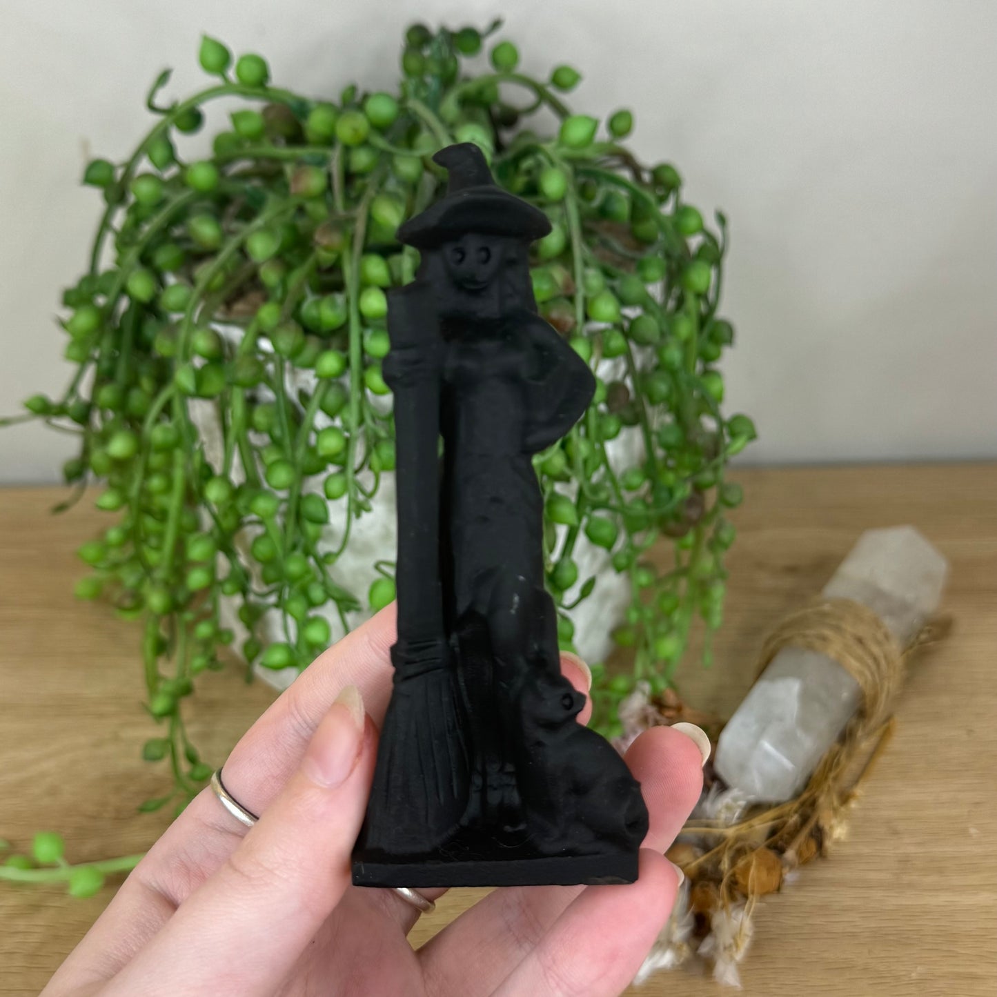 Black Obsidian Witch (P875)