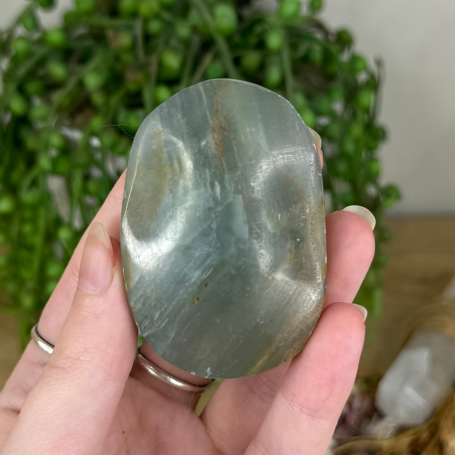 Blue Onyx Palm Stone (Q92)