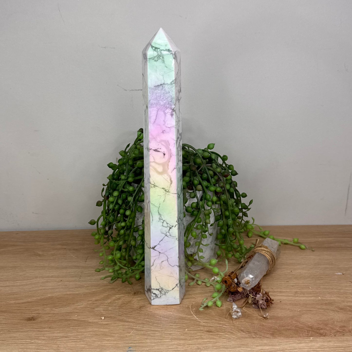 Aura Howlite Tower (U858)