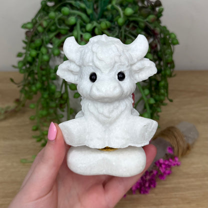 White Jade Spinning Highland Cow (681A)