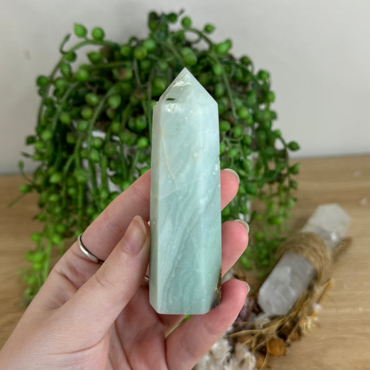 Caribbean Calcite Point (Q672)