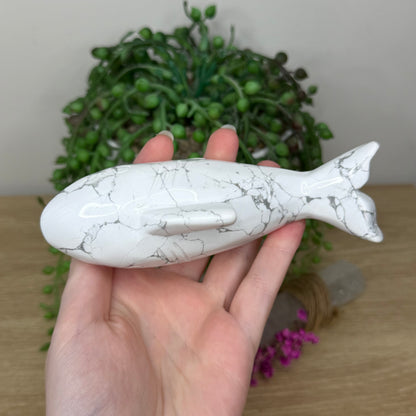 Howlite Shark (936A)