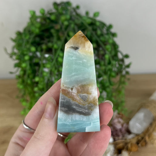 Caribbean Calcite Point (Q862)