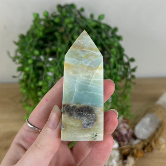 Caribbean Calcite Point (Q864)