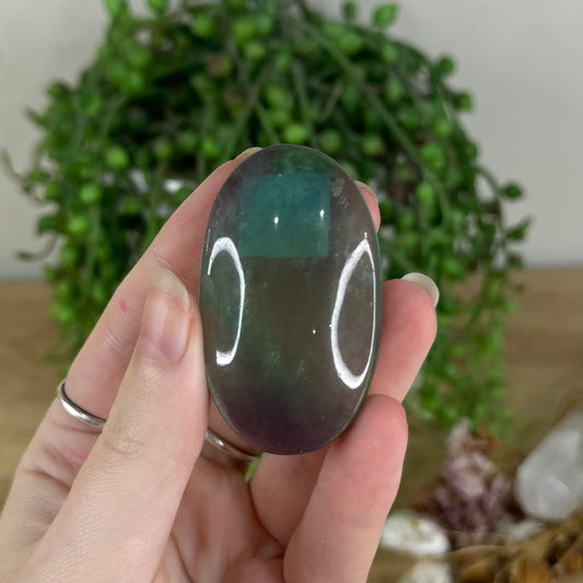 Fluorite Palm Stone (Q873)