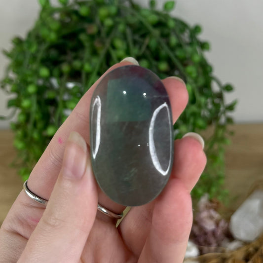 Fluorite Palm Stone (Q871)