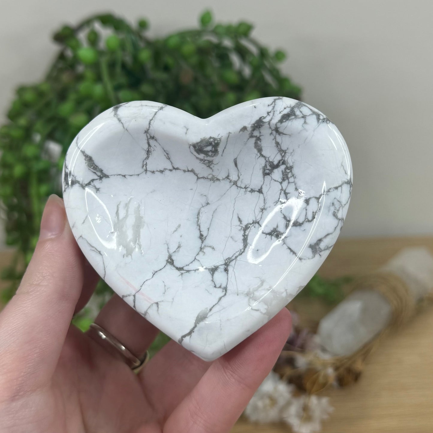 Howlite Heart Bowl (M618)