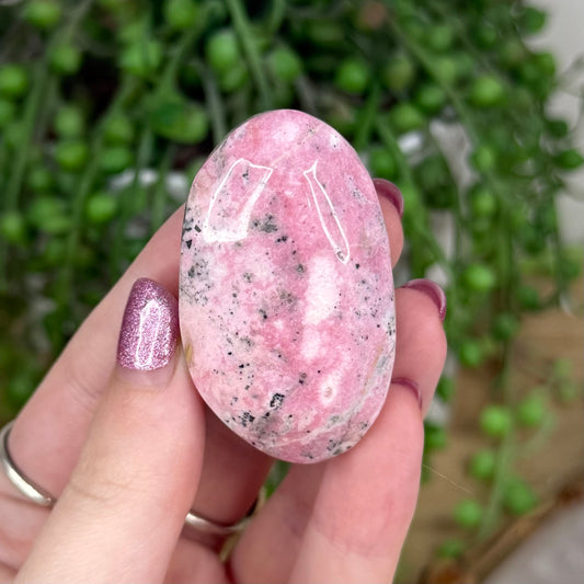 Peruvian Rhodonite Palm Stone (U965)