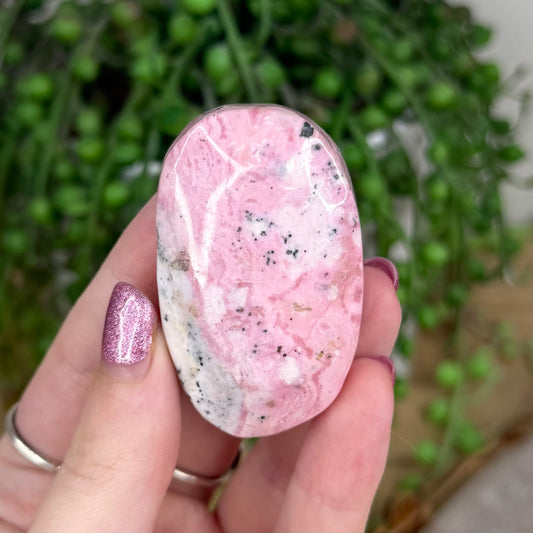 Peruvian Rhodonite Palm Stone (U968)