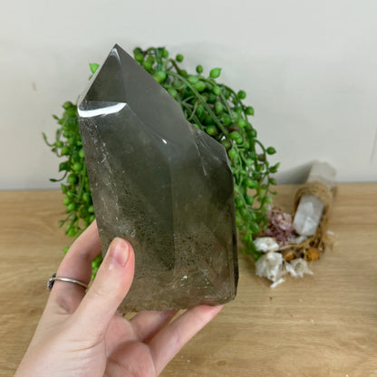 Garden Quartz Tower On Wooden Stand (Q899)