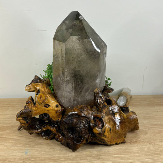 Garden Quartz Tower On Wooden Stand (Q900)