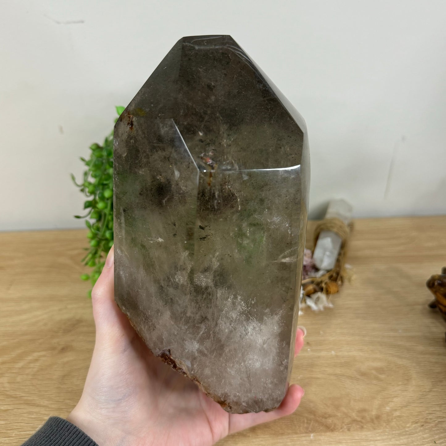 Garden Quartz Tower On Wooden Stand (Q900)