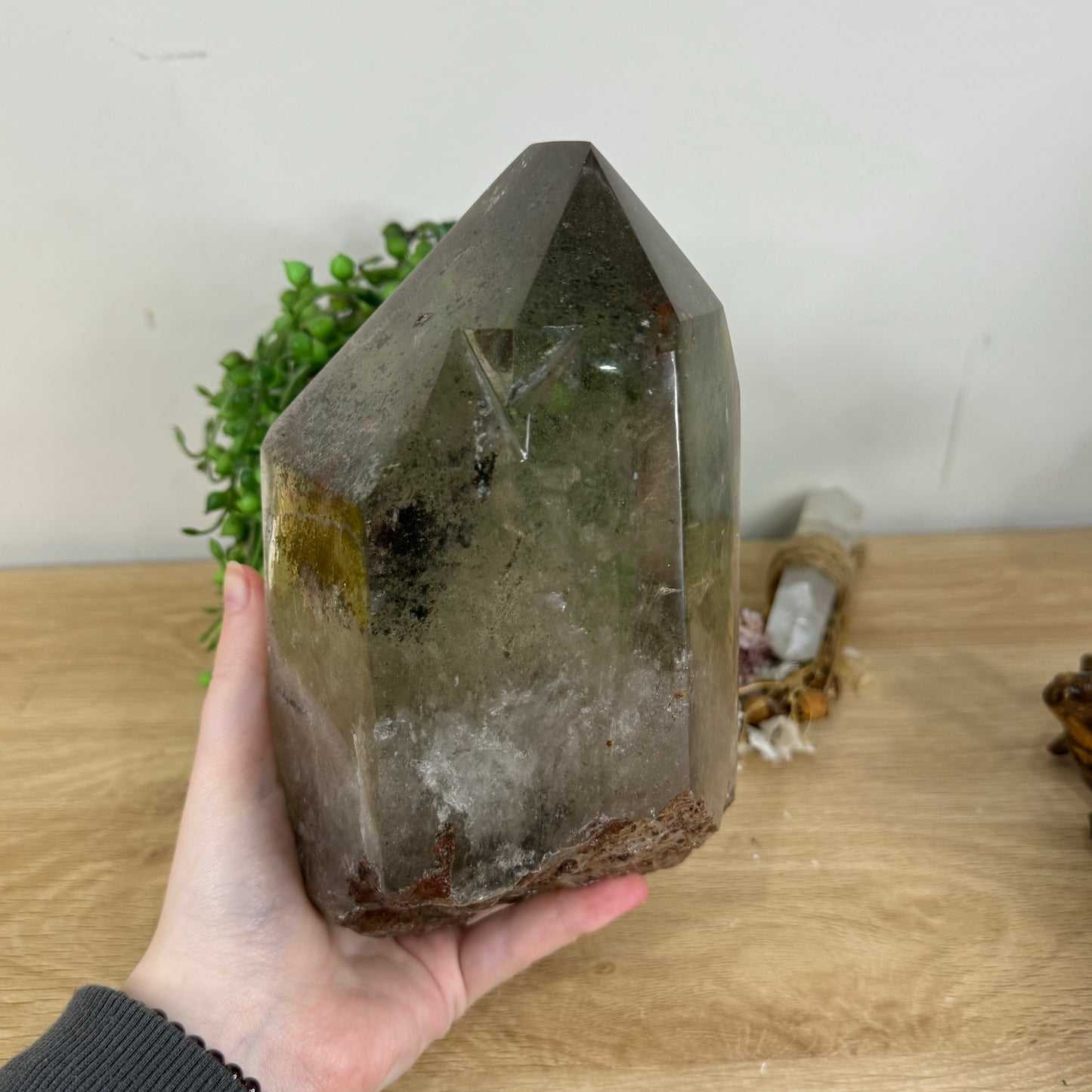 Garden Quartz Tower On Wooden Stand (Q900)