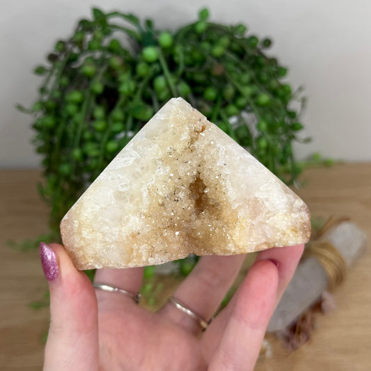 Citrine Cluster Cut Base (W320)