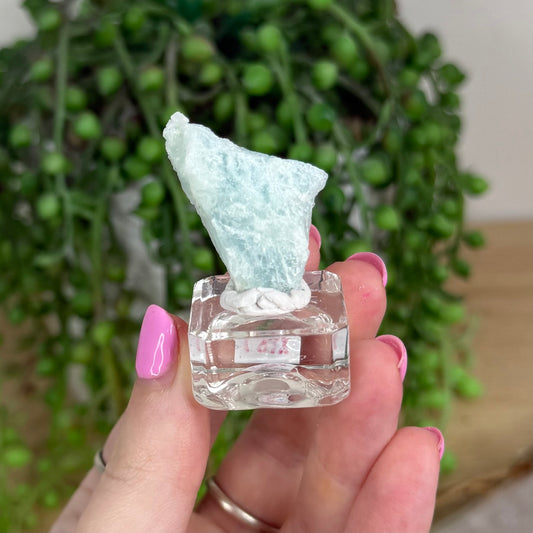 Aquamarine Raw On Stand (X187)