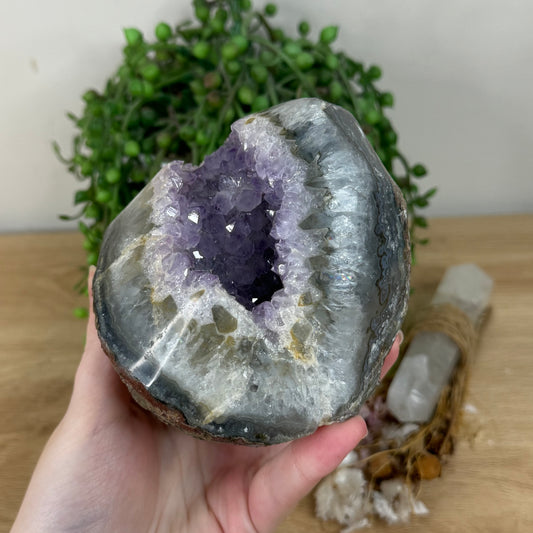 Amethyst / Agate Cave (R146)
