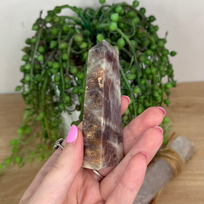 Moonstone / Golden Sunstone Point (X137)