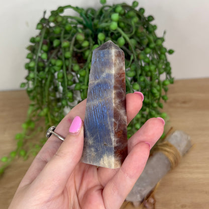 Moonstone / Golden Sunstone Point (X137)