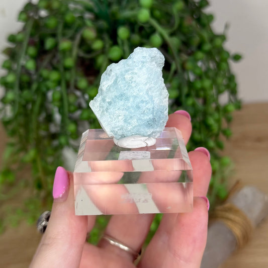 Aquamarine Raw On Stand (X272)