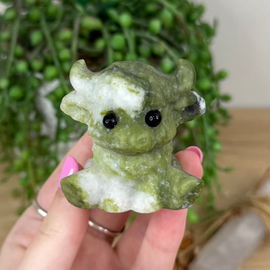 Green Jade Sitting Highland Cow (X395)