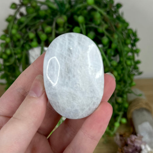 Moonstone Palm Stone (N518)