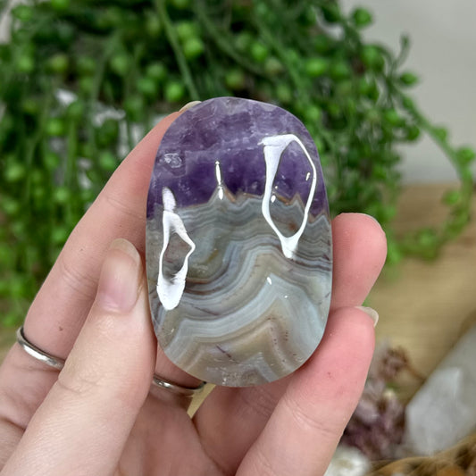 Amethyst / Mexican Crazy Lace Agate Palm Stone (R450)